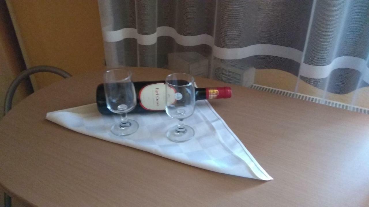 Kertesz Vendeghaz Hotel เอ็กเกอร์ ภายนอก รูปภาพ